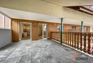 Appartement avec grande terrasse et espace rangement
