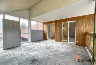 Appartement avec grande terrasse et espace rangement