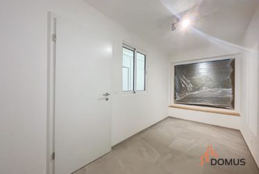Appartement avec grande terrasse et espace rangement