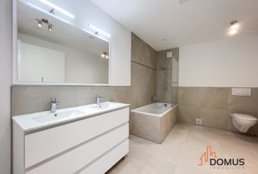 Appartement avec grande terrasse et espace rangement