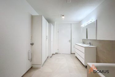 Appartement avec grande terrasse et espace rangement