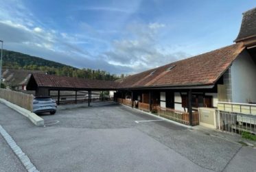 Proche de Bâle immeuble de rendement entièrement rénové de 6 appartements 7 places de parking pas de vacants.