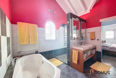 4 Bedrooms House, Villa