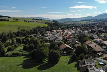 Terrain équipé avec projet de construction et permis en force