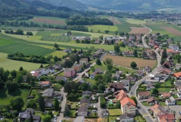 Terrain équipé avec projet de construction et permis en force