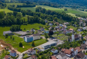 Terrain équipé avec projet de construction et permis en force