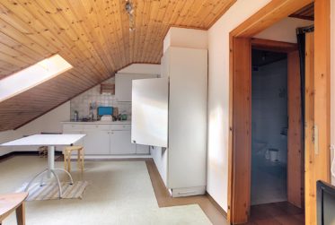 1 Bedrooms Flat, Top floor flat