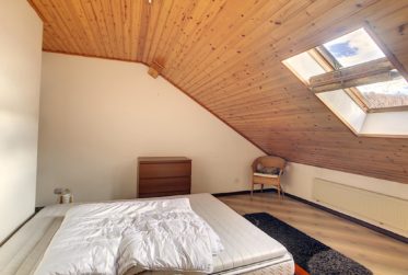 1 Bedrooms Flat, Top floor flat