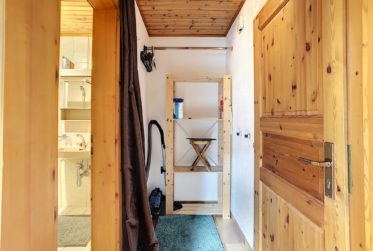 1 Bedrooms Flat, Top floor flat