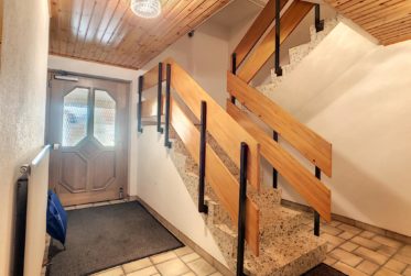 1 Bedrooms Flat, Top floor flat