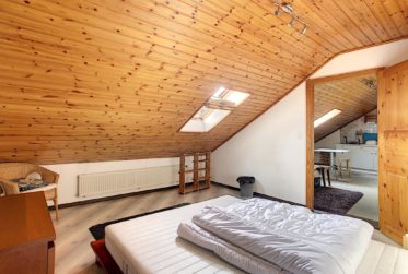 1 Bedrooms Flat, Top floor flat