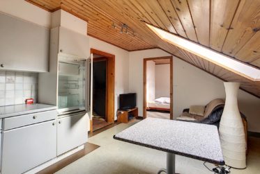1 Bedrooms Flat, Top floor flat