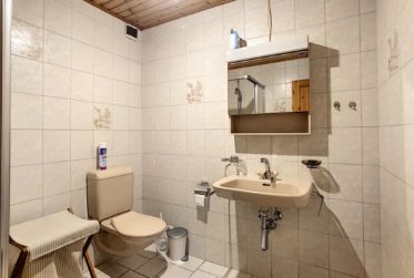 1 Bedrooms Flat, Top floor flat