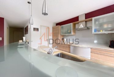 À vendre – Spacieux appartement de 5 pièces avec jardin privatif