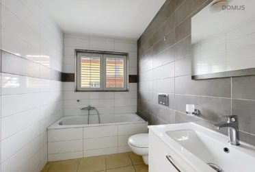 3 Bedrooms House, Double house