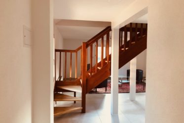 Proche de Bâle immeuble de rendement entièrement rénové de 6 appartements 7 places de parking pas de vacants.