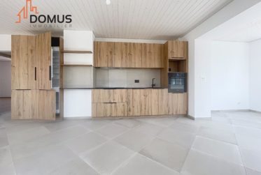 3 Bedrooms Flat, Renovated flat