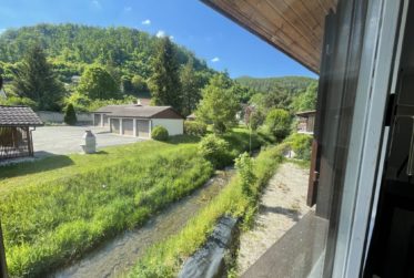 Proche de Bâle immeuble de rendement entièrement rénové de 6 appartements 7 places de parking pas de vacants.