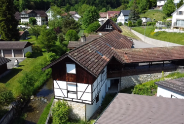 Proche de Bâle immeuble de rendement entièrement rénové de 6 appartements 7 places de parking pas de vacants.