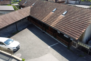 Proche de Bâle immeuble de rendement entièrement rénové de 6 appartements 7 places de parking pas de vacants.