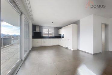 Attique lumineux de 3,5 pièces avec terrasse panoramique de 55 m² à Delémont