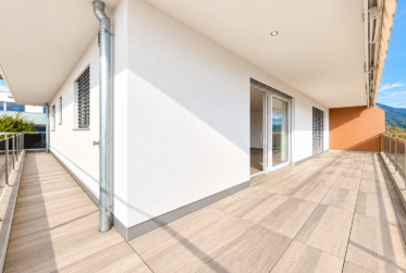 Attique lumineux de 3,5 pièces avec terrasse panoramique de 55 m² à Delémont